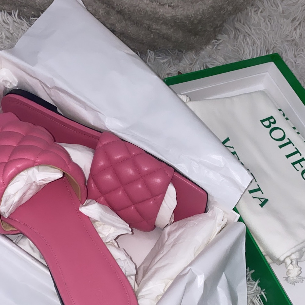 BRAND NEW Bottega Veneta Slides, pink, Size 40